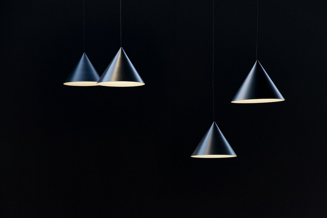 Oświetlenie domu na nowoczesny sposób: lampy wiszące LED
